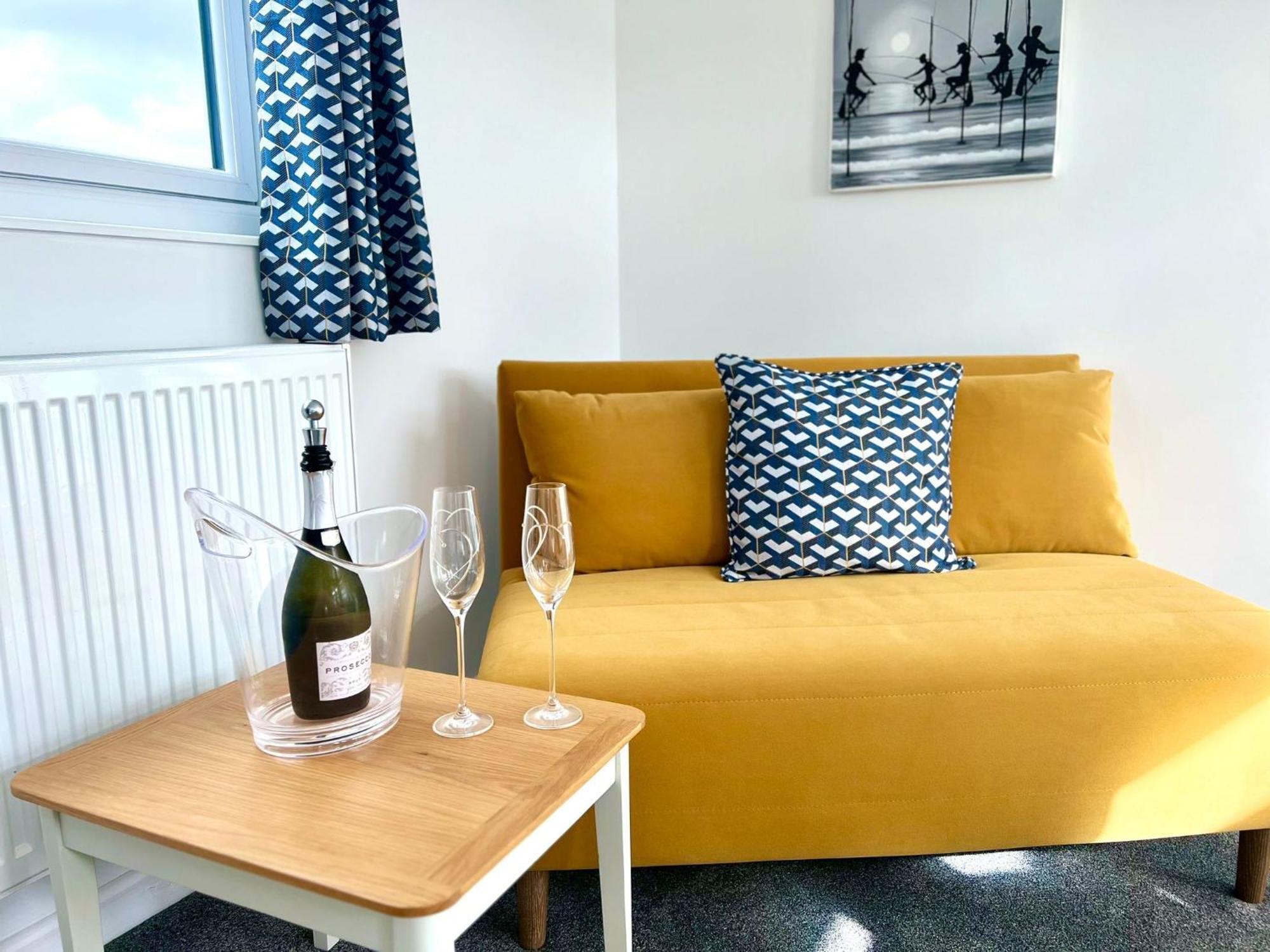 Seascape - Stylish Modern Apartment Barton on Sea Dış mekan fotoğraf